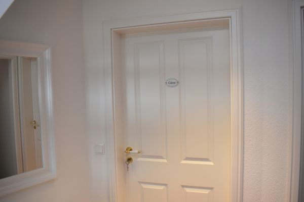 Eingang zur Gästewohnung vom Treppenhaus aus